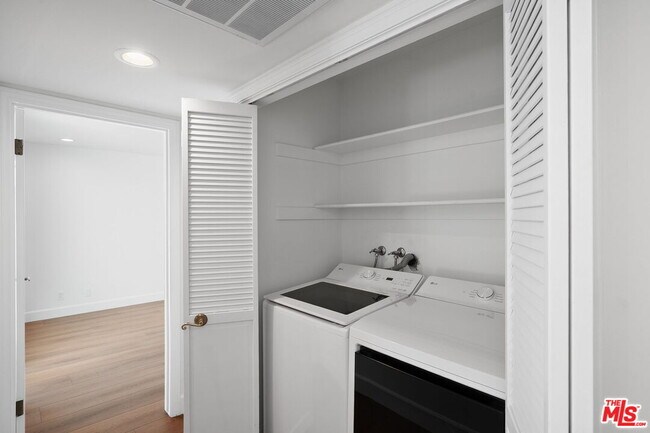 Building Photo - 459 21st Pl