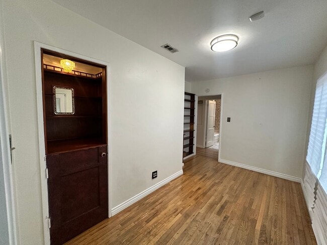 Building Photo - 3 Bedroom Home with Huge Backyard