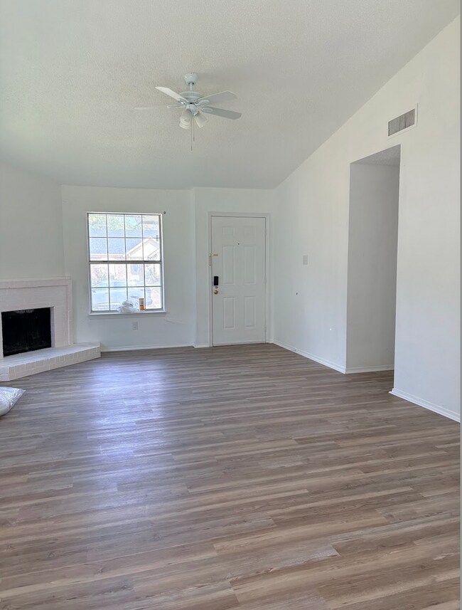 Building Photo - 939 Carom Way