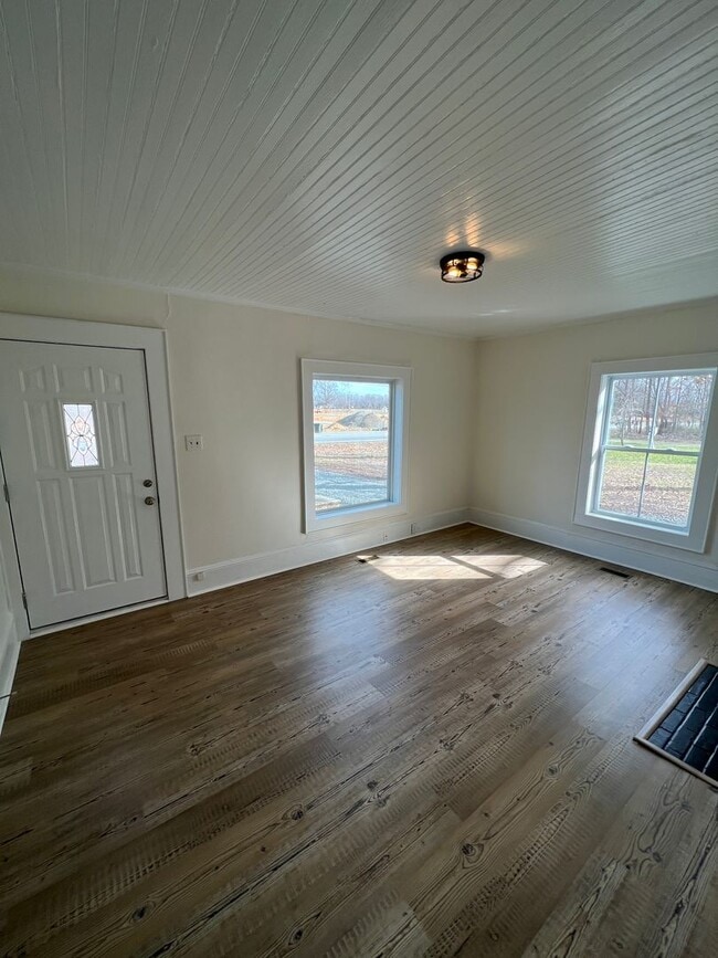 Building Photo - UPGRADED 2 Bedroom Home FOR RENT