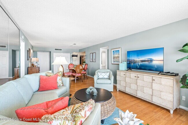 Building Photo - 877 N Hwy A1A