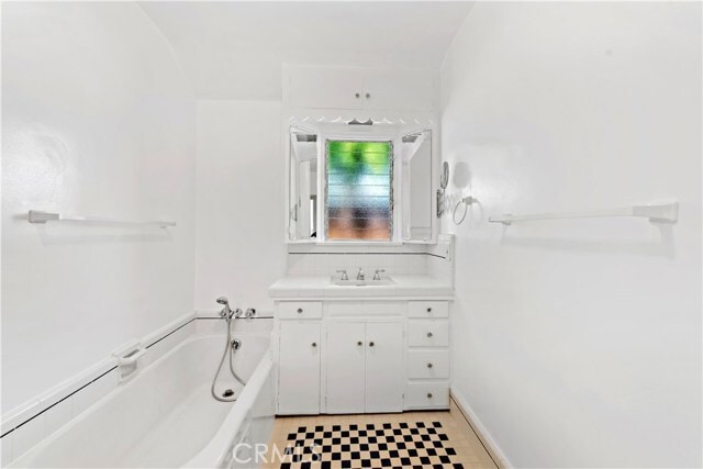 Building Photo - 333 Locust St