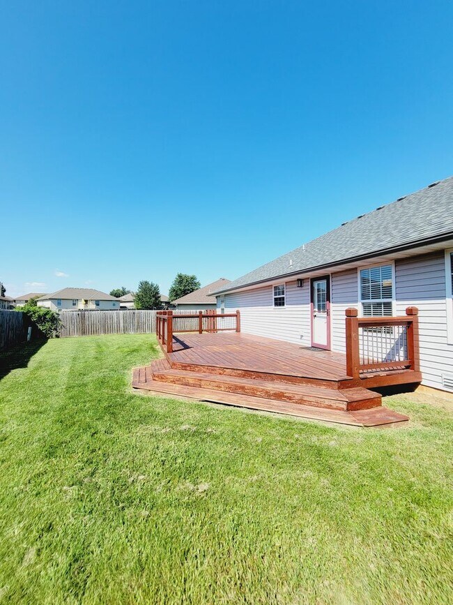 Building Photo - Bent Tree Subdivision - 4 BR - 2 Living Areas - 3 Car