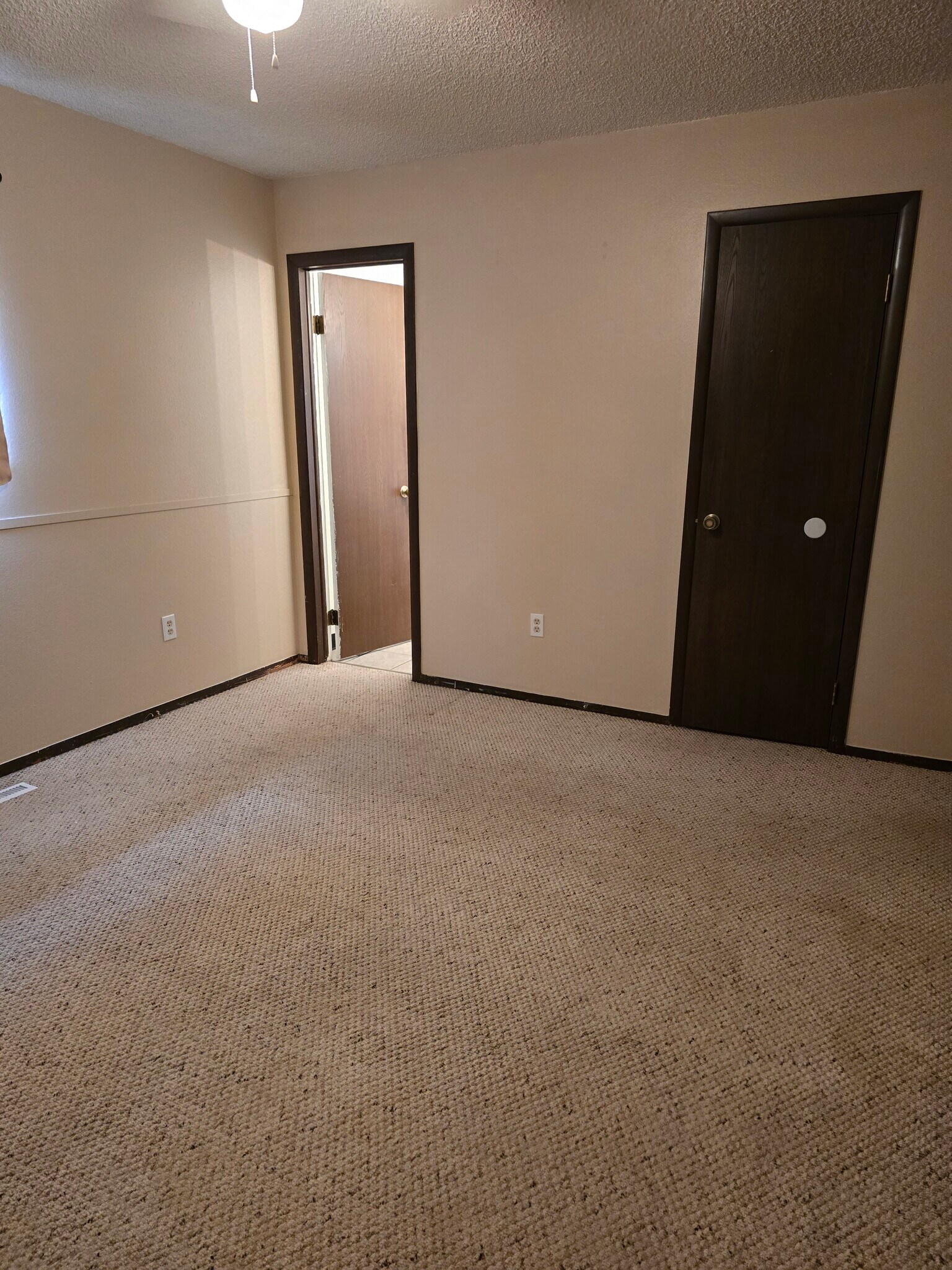 Building Photo - 403 Greenway Dr