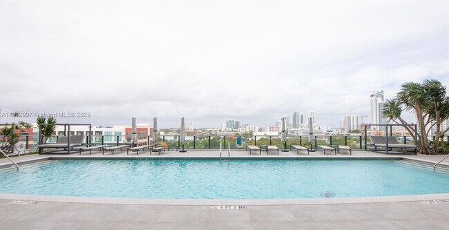 Building Photo - 1600 NE 1st Ave