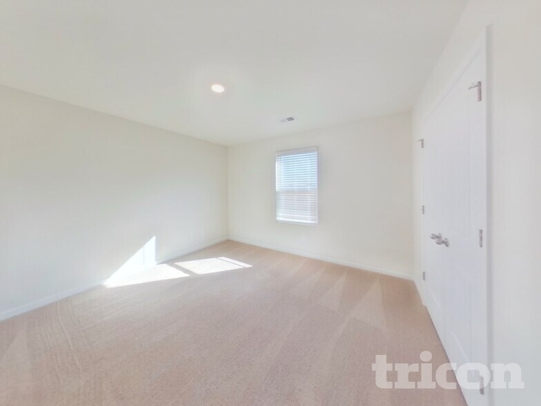 Building Photo - 2186 Southlea Dr