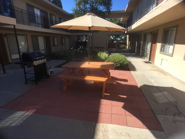 Building Photo - 7434 Mesa College Dr