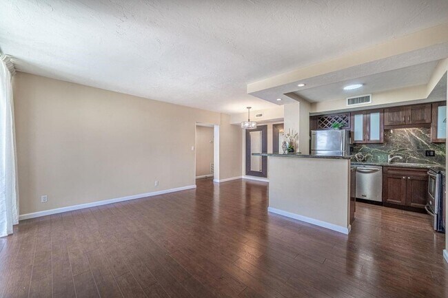 Building Photo - 1050 SE 15th St