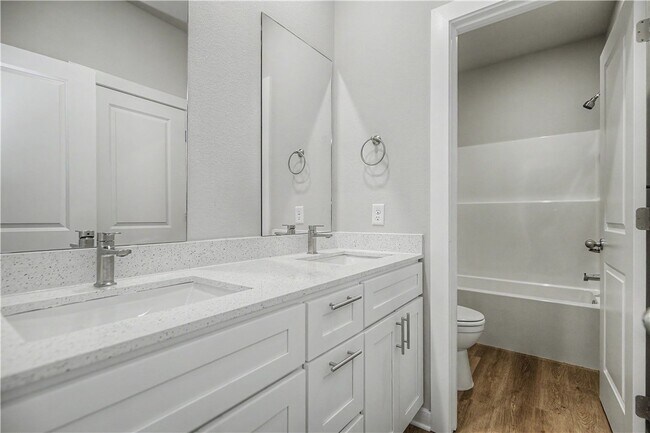 Building Photo - 401 S 29th St