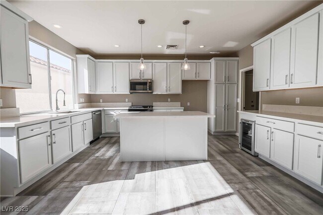 Building Photo - 3045 Sunrise Heights Dr