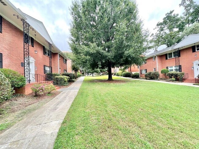 Building Photo - 3660 Peachtree Rd