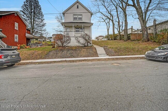 Building Photo - 2725 Cedar Ave