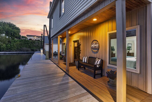 Building Photo - 18525 NE Marine Dr