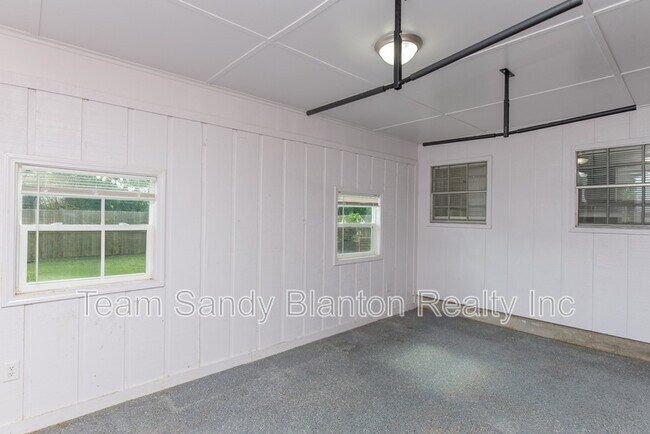 Building Photo - 3995 Tom Ln Dr