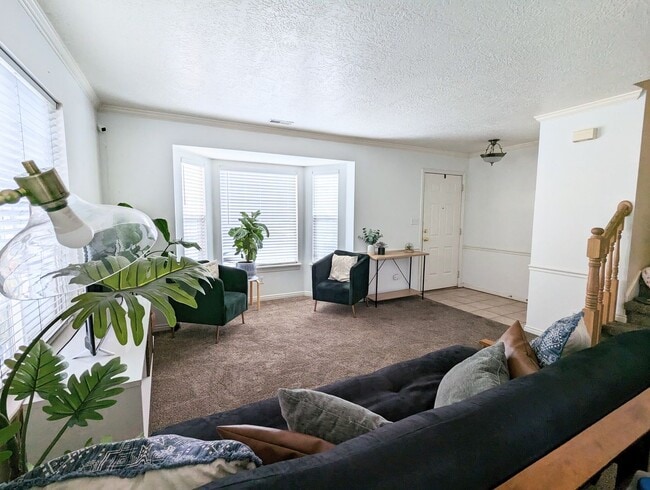 Building Photo - Provo Townhouse