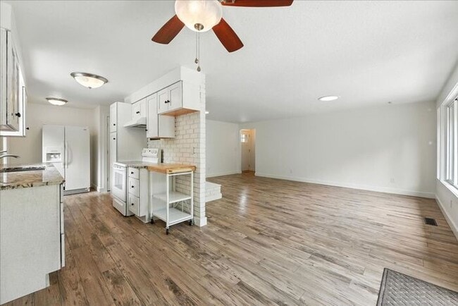 Building Photo - Charming Single-Level 3-Bedroom Home for R...