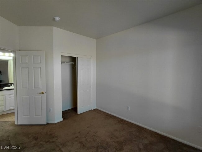 Building Photo - 452 Crocus Hill St