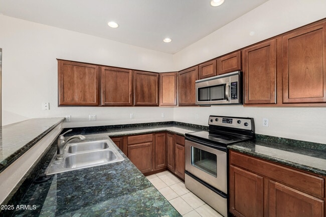 Building Photo - 12050 N Panorama Dr