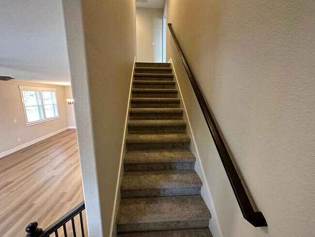Building Photo - 616