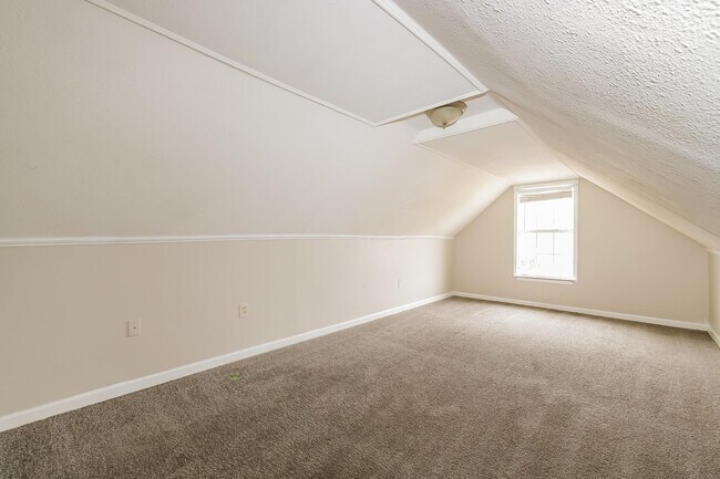 Building Photo - 7816 Lake Cross Dr E