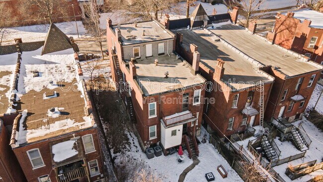 Building Photo - 2137 Russell Blvd