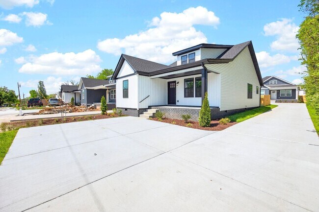 Building Photo - 206 Ross Ave