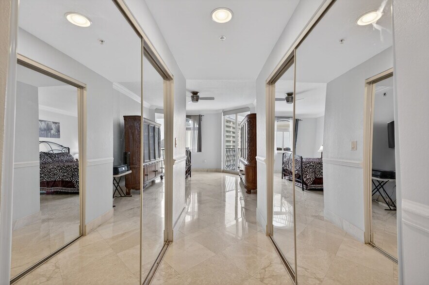 Building Photo - 100 S Birch Rd