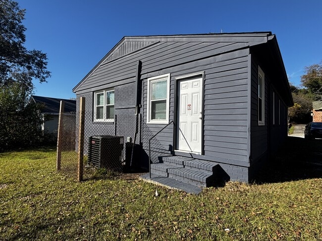 Building Photo - 516 Olivia Ln