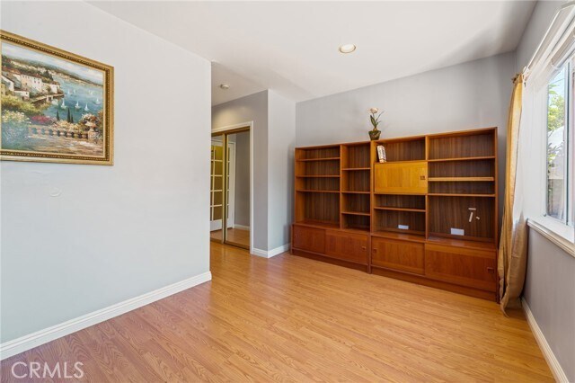 Building Photo - 233 S Swall Dr