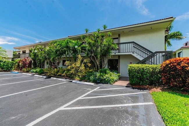 Building Photo - 6365 Bahia Del Mar Blvd S