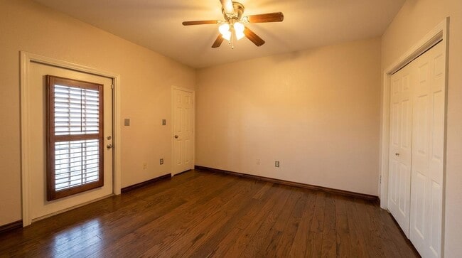 Building Photo - 2445 Monarch Dr
