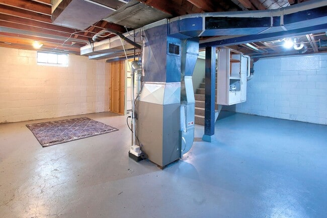 Building Photo - 3 Bedroom Home On Holland's North Side