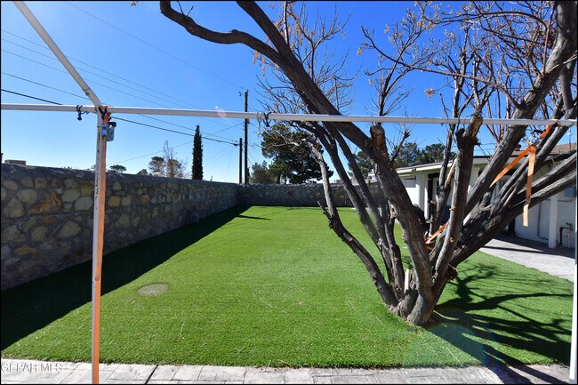 Building Photo - 415 Balboa Rd