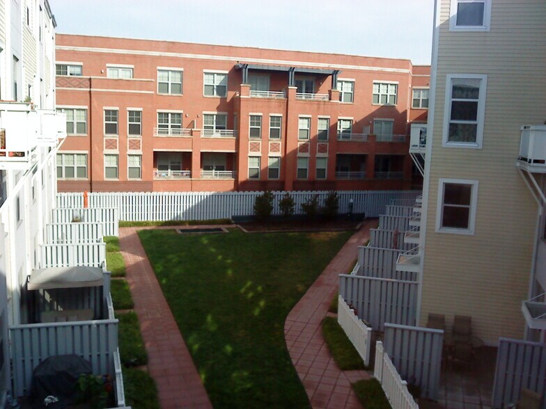 Building Photo - 343 Cedar St NW