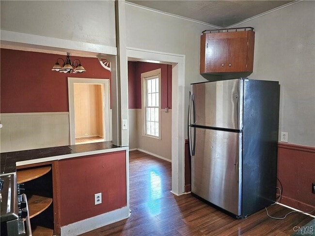 Building Photo - 305 Highland Ave