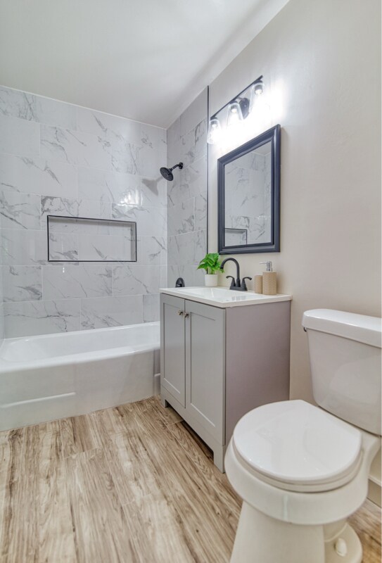 Building Photo - 2114 W 48th Pl