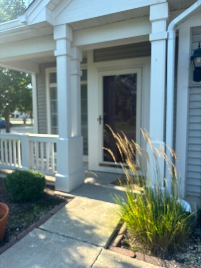 Building Photo - 2568 Hillsboro Blvd