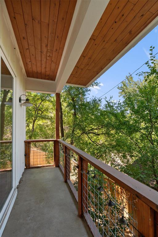 Building Photo - 2411 E 11th St