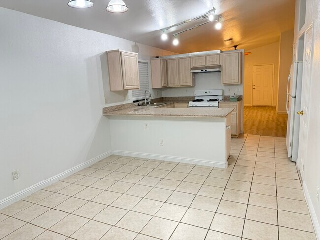 Building Photo - 5817 Lenapee Ct