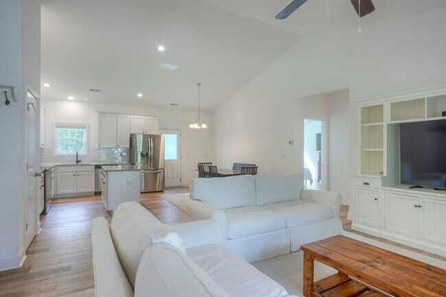 Building Photo - Charming 3 Bed, 2 Bath Home in Peaceful Ru...