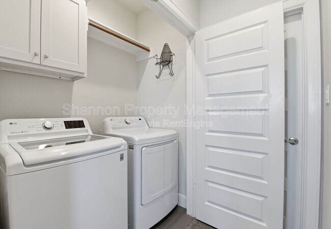 Building Photo - 3024 Charline