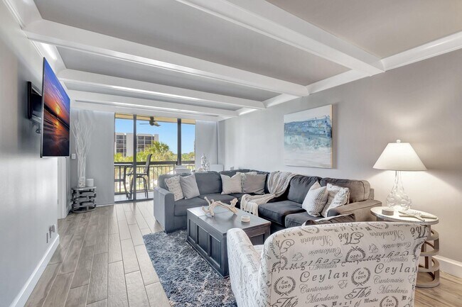 Building Photo - 2707 N Ocean Blvd