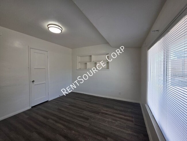 Building Photo - 671 Flora St