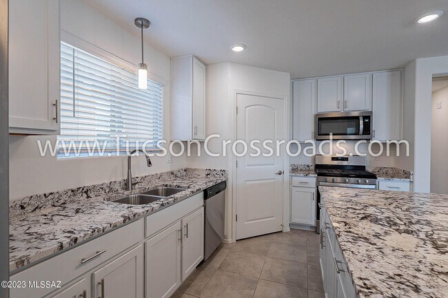 Building Photo - 10611 W Halsey Dr