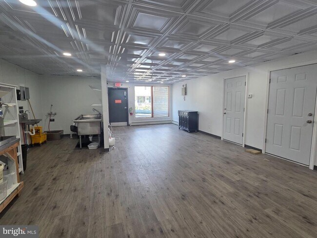 Building Photo - 101 N Broadway