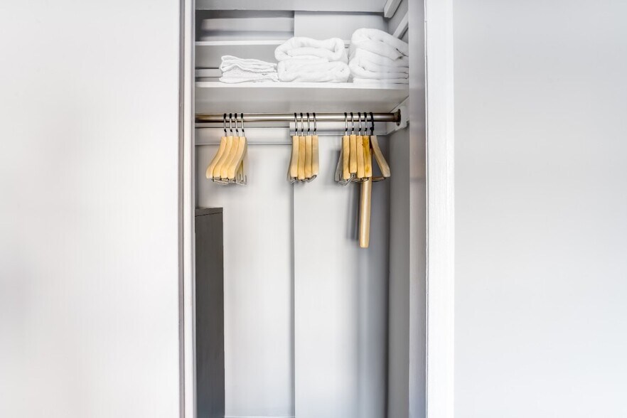 Building Photo - 314 E 106th St