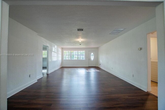 Building Photo - 1507 N 58th Ave