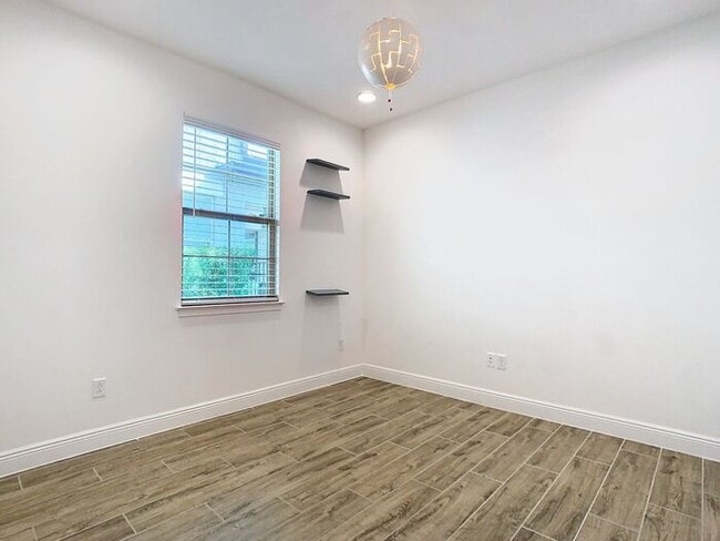 Building Photo - Gorgeous 3/2 Modern Home with a 2 Car Gara...