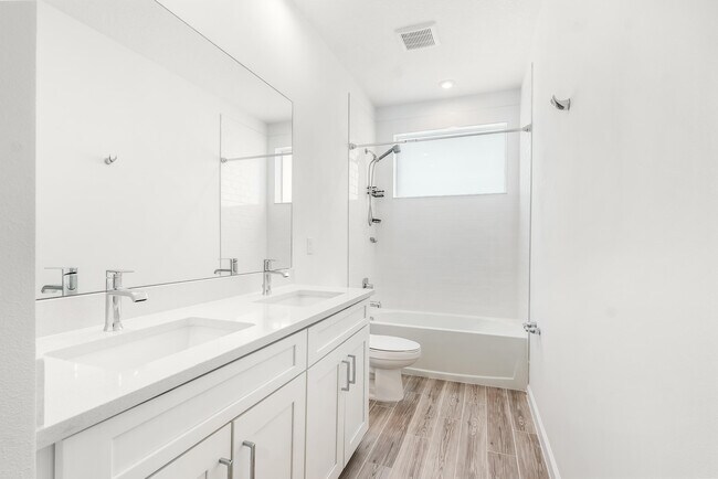 Building Photo - 10638 Hensley St