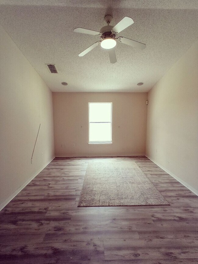 Building Photo - 17411 Woodcrest Way